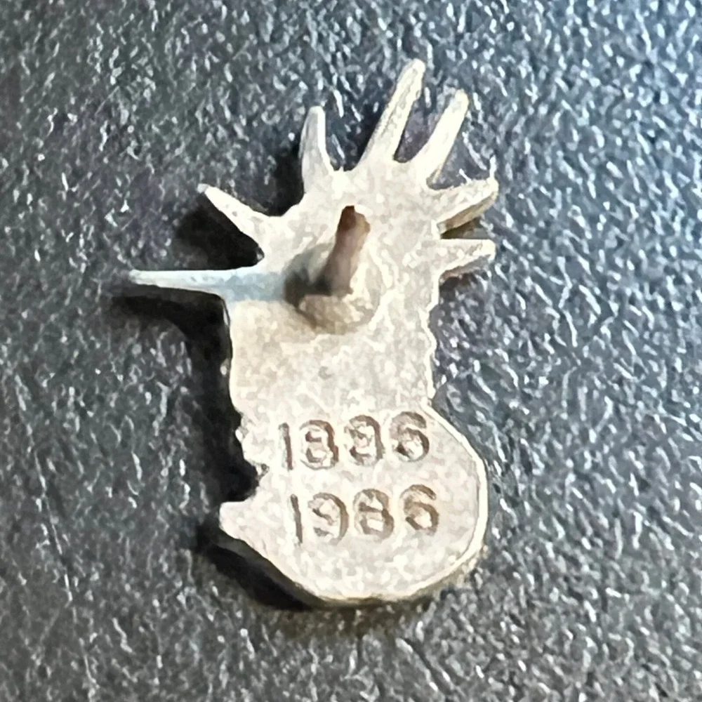 Vintage Statue of Liberty Face Tie Pin Lapel Hat Pewter Tone 1886 1986‎
